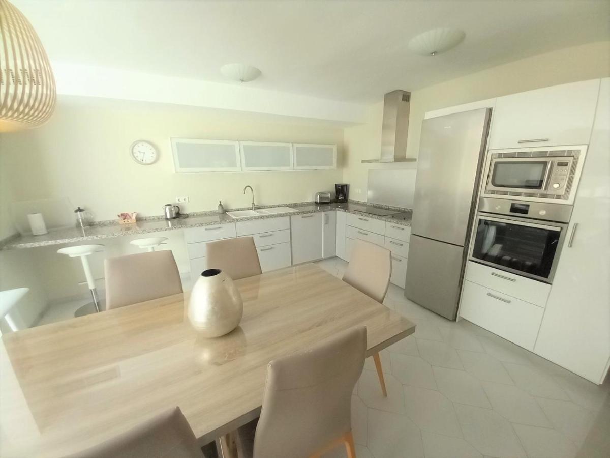 Miraflores Beachfront Penthouse Sitio de Calahonda المظهر الخارجي الصورة