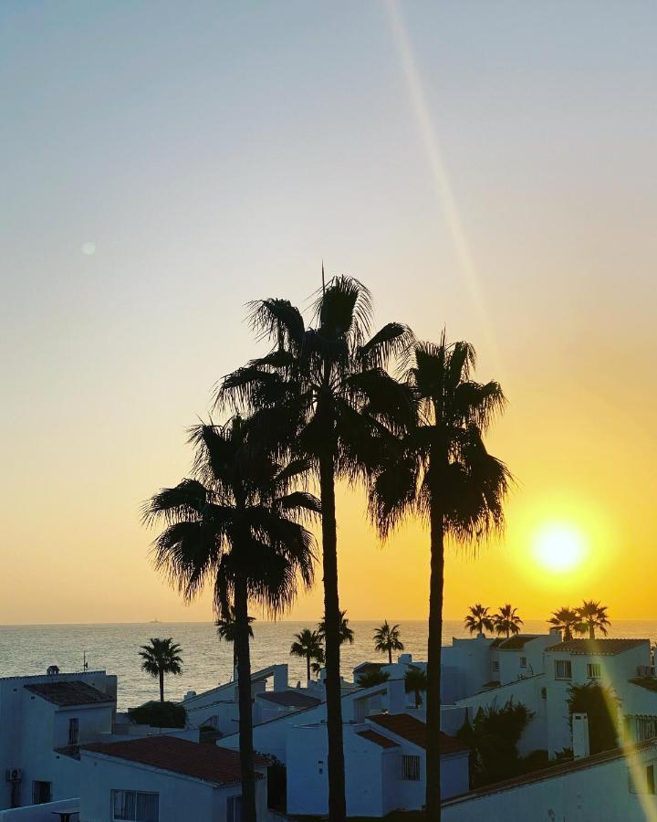 Miraflores Beachfront Penthouse Sitio de Calahonda المظهر الخارجي الصورة