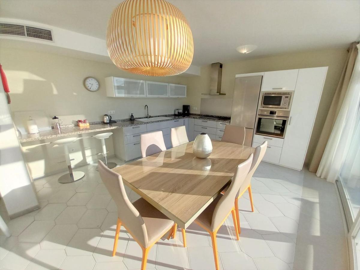 Miraflores Beachfront Penthouse Sitio de Calahonda المظهر الخارجي الصورة