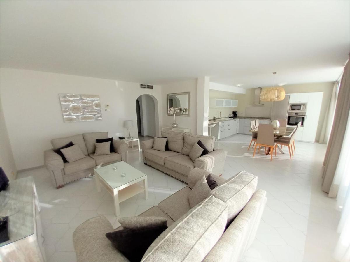 Miraflores Beachfront Penthouse Sitio de Calahonda المظهر الخارجي الصورة